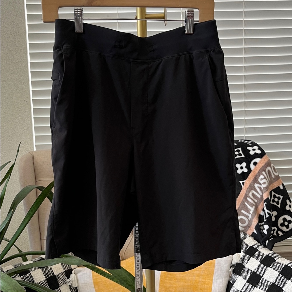 Lululemon Black Men’s Sport Shorts Size S